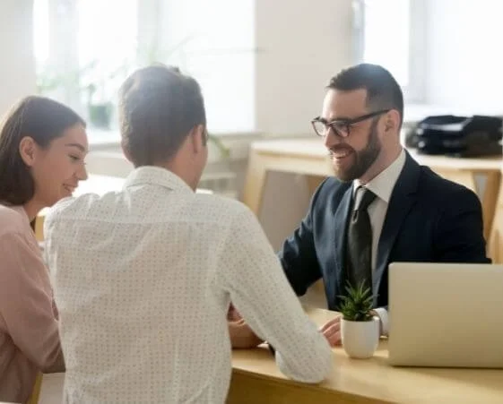 couple-sitting-in-METLIFE-insurance-agent-office-consulting-life-insurance-policy