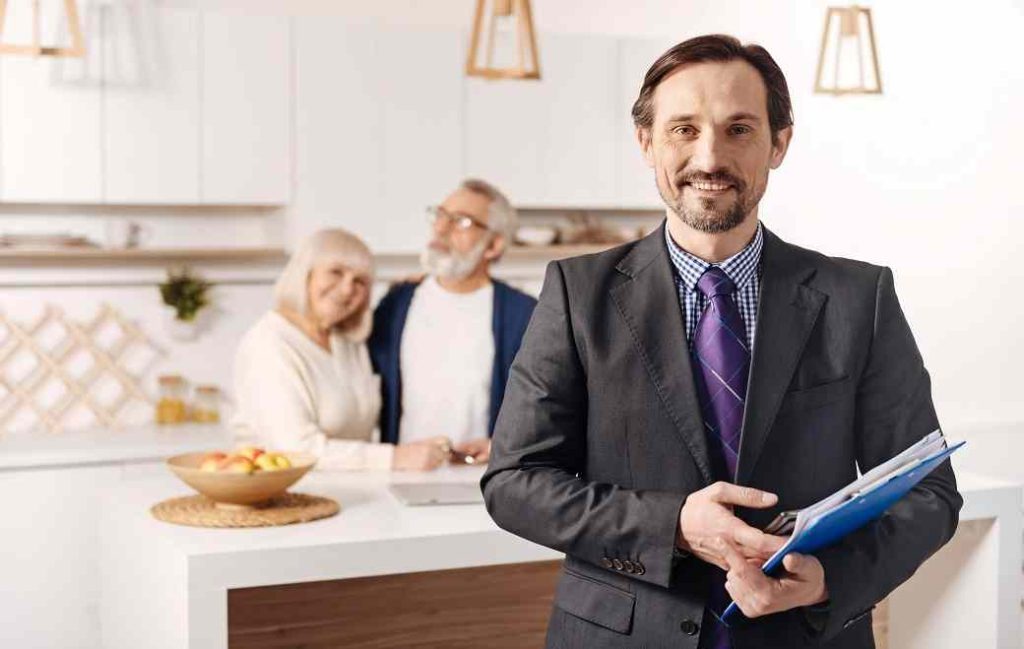 life-insurance-agent-offered-life-insurance-policy-to-senior-couple